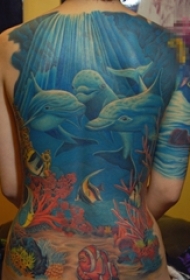 女生满背彩绘清新海底海豚与热带鱼cq9电子制图片