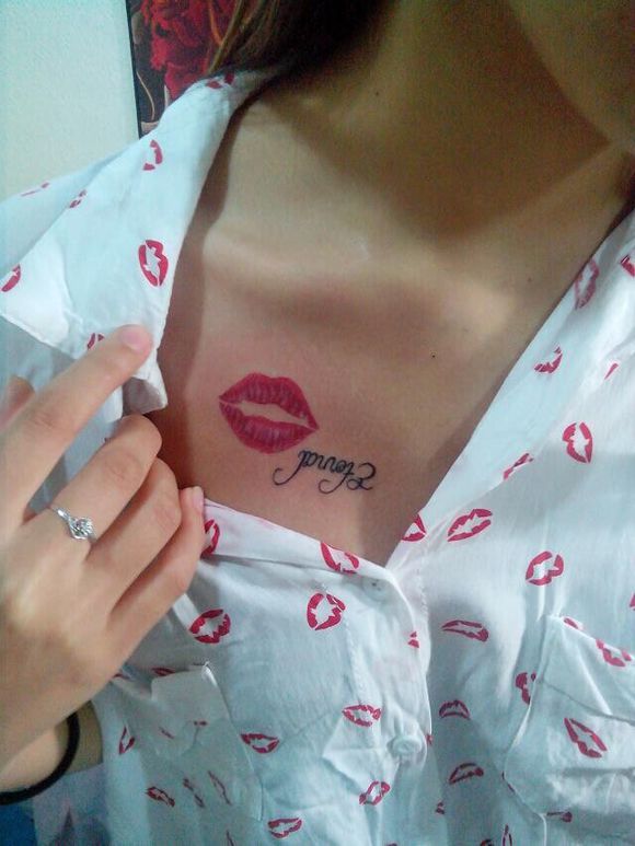 女性胸部红唇英文字母cq9电子